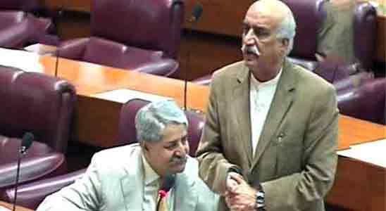  پارلیمنٹ اور جمہوریت کی بات کرتے ہیں لیکن اسمبلی میں کوئی نہیں آتا، خورشید شاہ