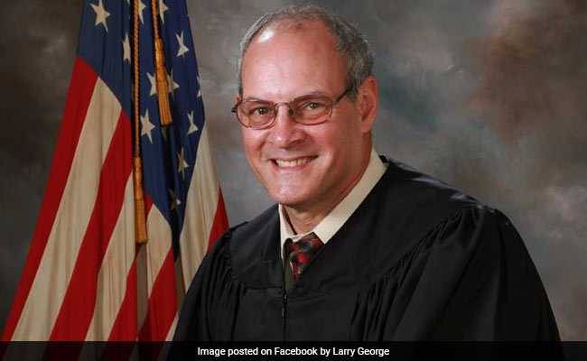امریکہ: جج نے عدالت کے باہر حملہ آور کو گولی مار کر ہلاک کر دیا