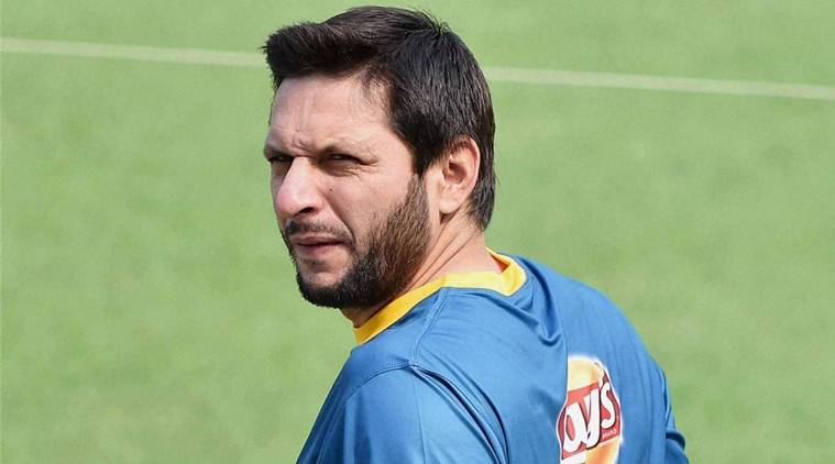 آفریدی کی پہلی سنچری نے ریکارڈ بک کو الٹ پلٹ دیا