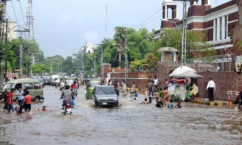 پنجاب اور خیبر پختونخوا کے مختلف شہروں میں موسلا دھار بارش