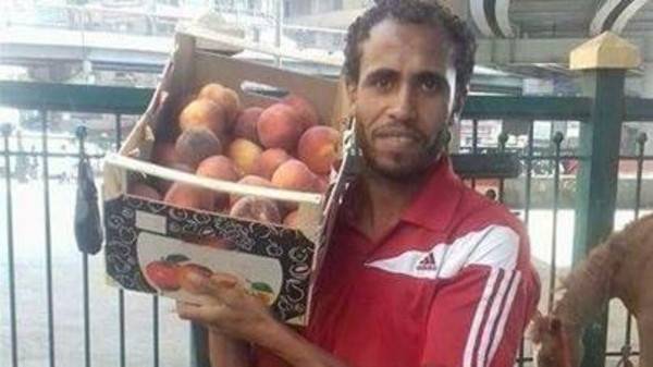 حکومتی بے حسی، مصری فٹ بالر پھل بیچنے پر مجبور