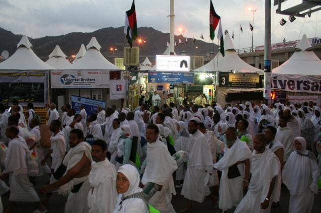 مناسک حج کی ادائیگی کے لیے 20 لاکھ عازمین منیٰ روانہ 