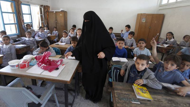 ایران میں بدصورت اساتذہ کے اسکولوں میں پڑھانے پر پابندی عائد