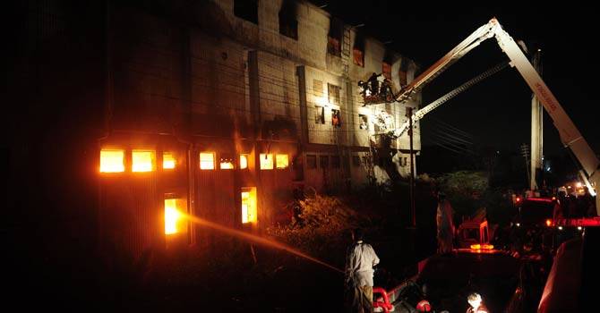 کراچی میں چپل کی فیکٹری میں لگنے والی آگ پر قابو پا لیا گیا