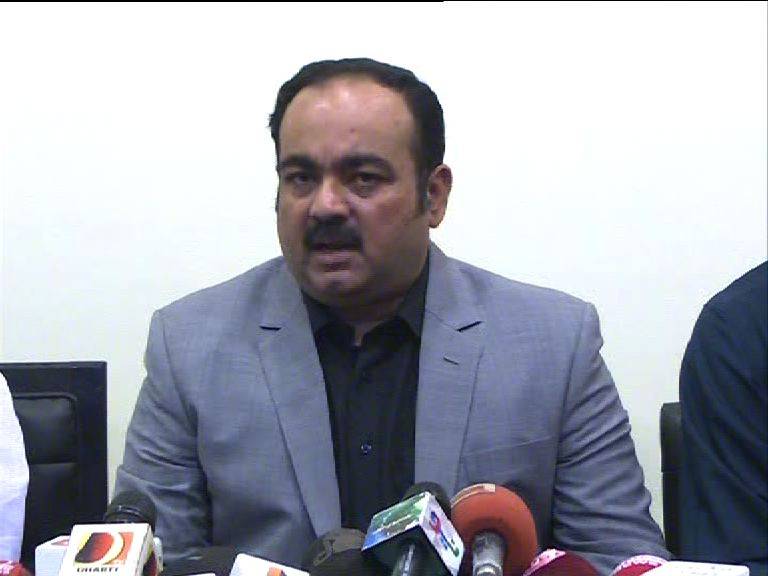 ایم کیو ایم راہنما خواجہ اظہار الحسن پر قاتلانہ حملہ، بال بال بچ گئے