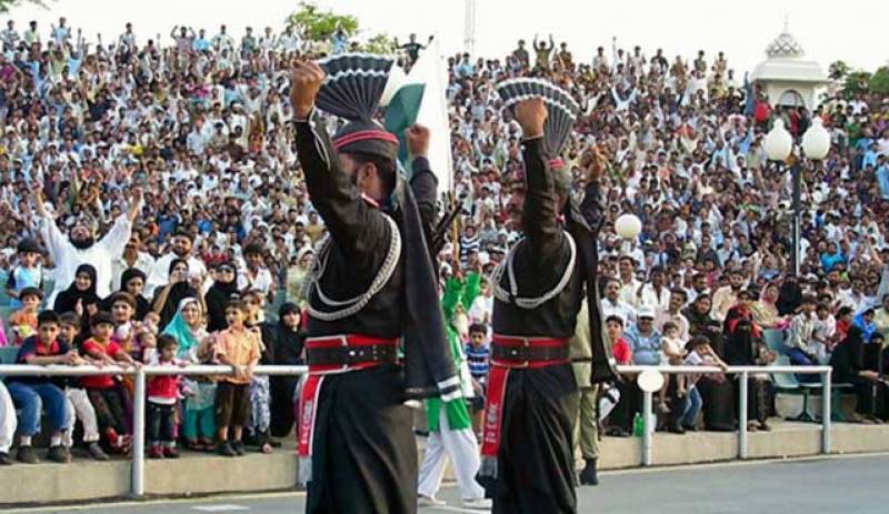 یوم دفاع،واہگہ اور گنڈا سنگھ بارڈر پر پرچم اتارنے کی تقاریب