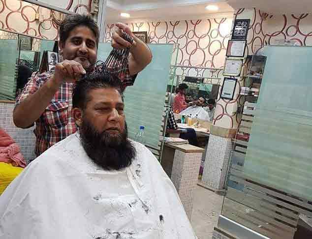 پاکستانی حجام ورلڈ ریکارڈ بنانے کے قریب