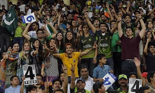 ورلڈ الیون کا ٹاس جیت کر پہلے باؤلنگ کا فیصلہ 