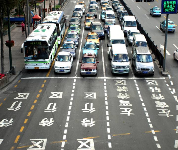 چین کا پیٹرول گاڑیوں پر پابندی کا فیصلہ، منصوبہ بندی شروع