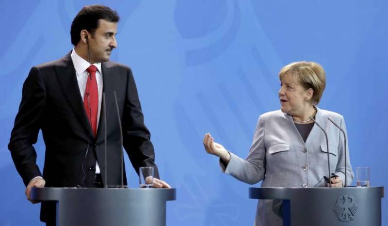 خلیج عرب ممالک کے ساتھ تنازعے کے خاتمے کے لئے مذاکراتی میز پر آنے کے لئے تیار ہیں،امیر قطر