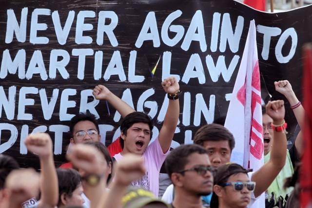 فلپائن میں آئندہ ہفتے مارشل لا لگنے کا خطرہ 
