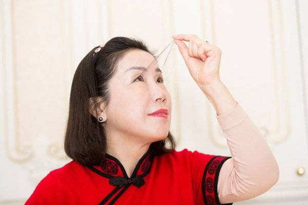 چینی خاتون نے طویل ترین پلکوں کا ریکارڈ قائم کر دیا