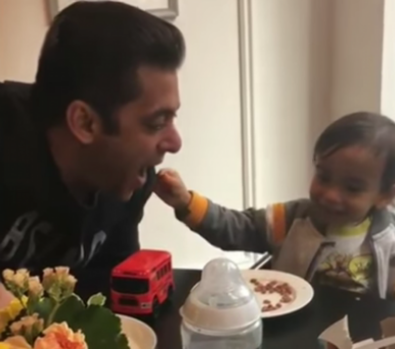 سلمان خان کی بھانجی کے ساتھ ویڈیو نے سوشل میڈیا پر دھوم مچا دی
