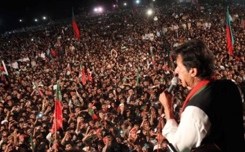 اگر ن لیگ والے پیسہ دیتے ہیں تو پکڑ لو لیکن ووٹ بلے کو دینا : عمران خان