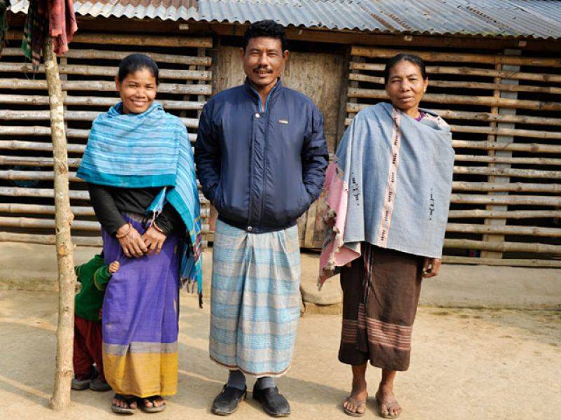 بنگلہ دیش کا ایسا قبیلہ جہاں لڑکیوں کی شادی باپ سے کروا دی جاتی ہے