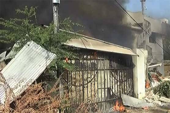 کراچی شارع فیصل پر کاسمیٹکس فیکٹری میں دھماکا، ایک شخص جاں بحق