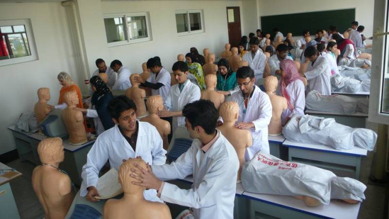 بیرون ملک سے میڈیکل کرنیوالے طلبہ کیلئے ہاؤس جاب پر پابندی