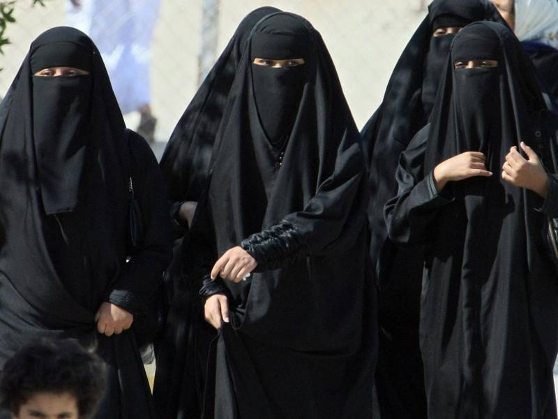 سعودی حکام نے خواتین کو سٹیڈیم آنے کی اجازت دے دی