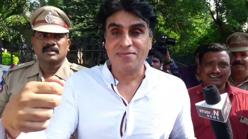 شاہ رخ خان کی فلموں کے پروڈیوسر کو گرفتار کر لیا گیا