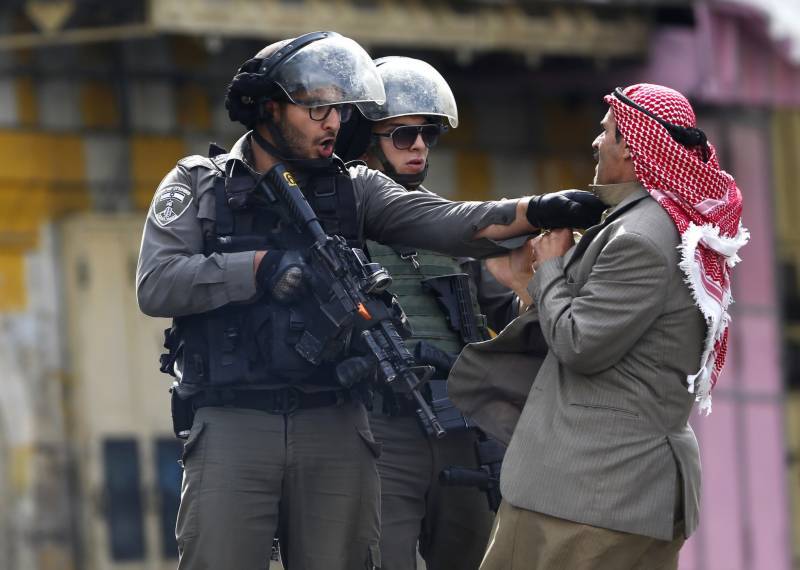 اسرائیلی فوجیوں کی ہٹ دھرمی, 15 فلسطینیوں کو پکڑ لیا