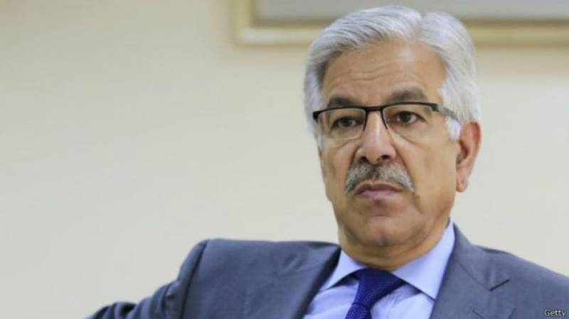حقانی نیٹ ورک اور حافظ سعید جیسے عناصر پاکستان پر بوجھ ہیں : خواجہ آصف