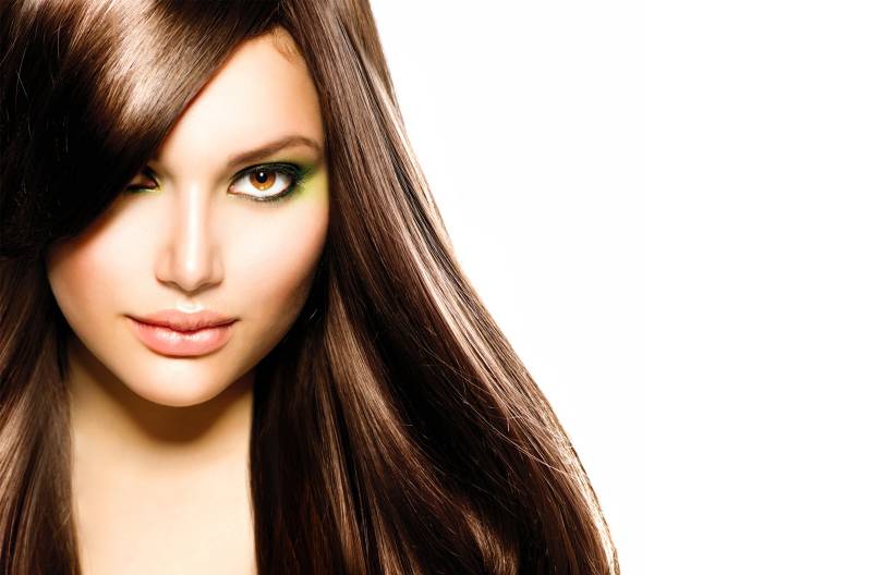  اپنے بالوں کو دنوں میں پھر سے گھنے بنانے کا آسان ترین طریقہ 