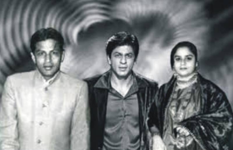 بھارتی سٹار شاہ رخ خان آج بھی اپنی والدہ کی یاد پر آبدیدہ ہو جاتے ہیں
