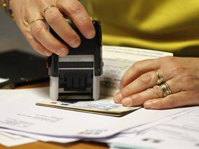 ٹرمپ کی پابندیاں،پاکستانیوں کے لیے امریکی ویزوں میں 26فیصدکمی