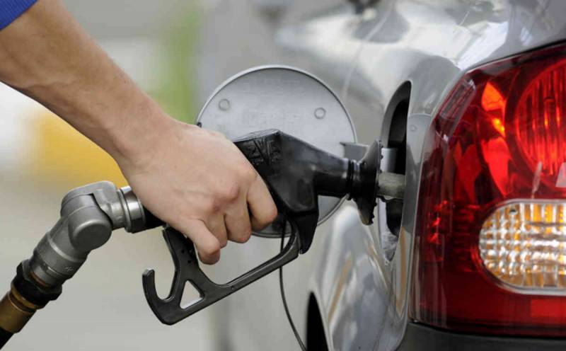 پیٹرولیم مصنوعات کی قیمتوں میں حالیہ اضافے کو فی الفور واپس لیا جائے: عرفان اقبال شیخ