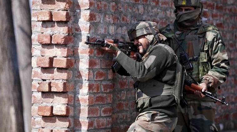 مقبوضہ کشمیر،بھارتی فوج کے کیمپ پر حملہ،دو بھارتی فوجی زخمی