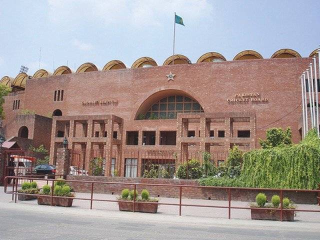 پی سی بی نے ثناء میر کی جگہ بسمہ معروف کو کپتان مقرر کر دیا 