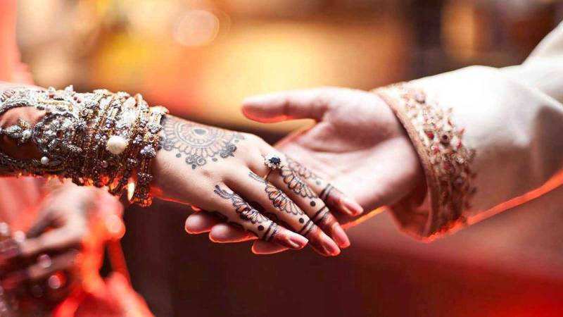 شادی کی تقریب میں ریا ضی کے امتحان میں فیل ہونا 