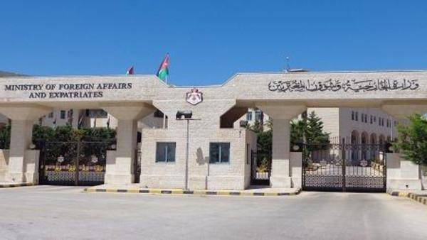 پیرس میں اردن کے عسکری اتاشی کے دفتر کی عمارت کے سامنے دھماکا 