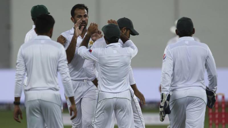 دبئی ٹیسٹ کا چوتھا روز،پاکستانی باﺅلرز نے سری لنکن ٹیم کے پر خچے اڑا دئیے