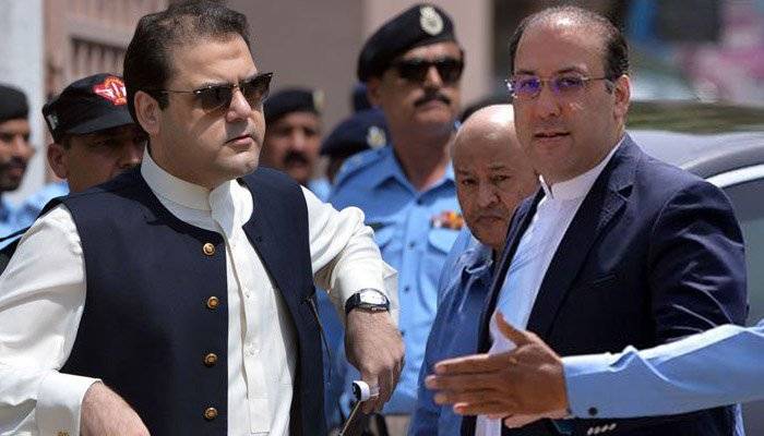 حسن اور حسین نواز کو اشتہاری قرار دینے کی کارروائی کا آغاز ہو گیا