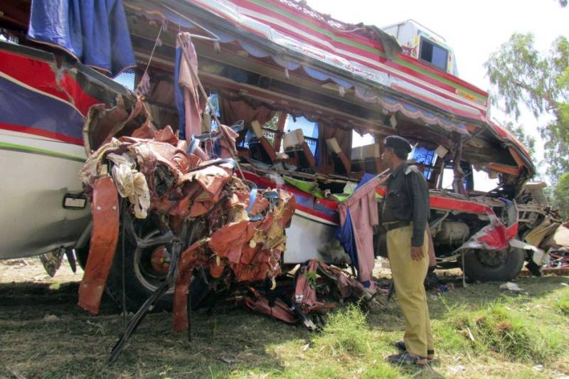 لاڑکانہ میں زائرین کی بس حادثہ کا شکار ٗ 8 جاں بحق 
