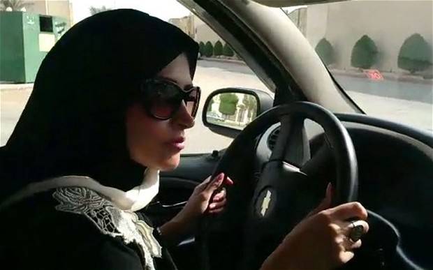خواتین کو ڈرائیونگ سکھانے کے لیے 40ریال فی گھنٹہ فیس ادا کرنا پڑے گی 