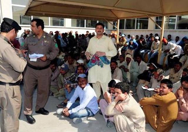 سعودی وزارت لیبر نے تنخواہ بروقت ادا نہ کرنے والے اداروں کیلئے 4 سزائیں مقرر کردیں