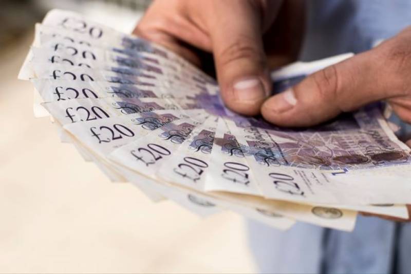 برطانیہ میں دکاندار کے اکاونٹ میں غلطی سے 7 لاکھ پانڈ منتقل
