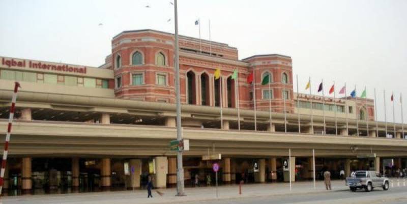 لاکھوں روپے مالیت کے 9 فالکن قطر سمگل کرنے کی کوشش ناکام، قطری شہری گرفتار، 10 لاکھ روپے جرمانہ وصول