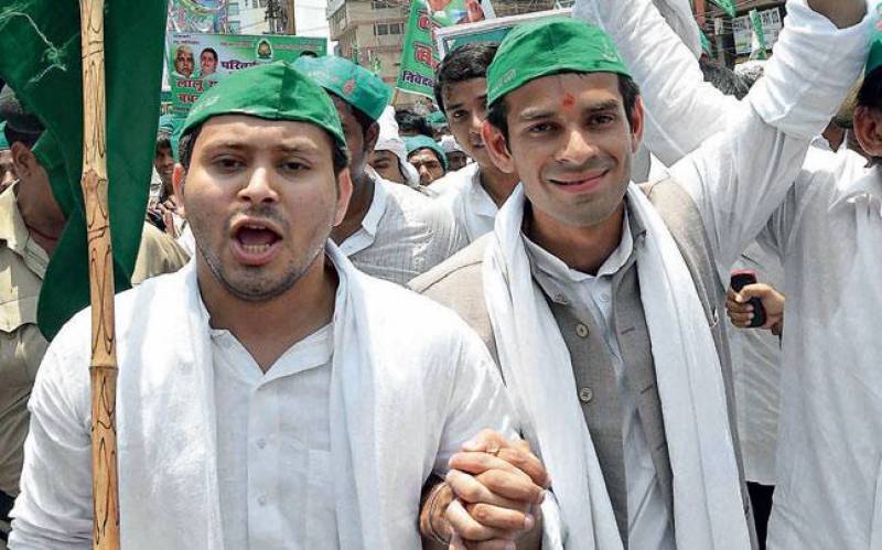 لالو پرساد کے بیٹے کی دیوالی کے موقع پر آتشبازی کی بجائے غبارے پھوڑنے کی تجویز