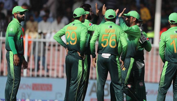 گیندبازوں کا جادو چل گیا، پاکستان کو 174 رنز کا ہدف مل گیا 