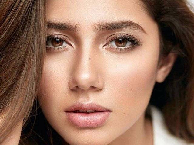 ماہرہ خان کی نئی تصاویر دیکھ کر شائقین کی آنکھیں کھلی کی کھلی رہ گئیں 