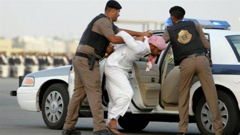 سعودی عرب پولیس نے 3 لاکھ ریال مالیت کا سامان چرانے والے گروہ کو گرفتار کرلیا