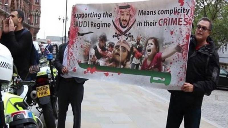 لندن میں انسانی حقوق کے کارکنوں کا سعودی عرب اور متحدہ عرب امارات کے خلاف مظاہرہ