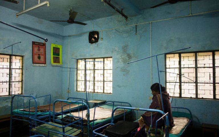 بھارتی ہسپتال میں خاتون کے گلے سے سونے کی زنجیر چوری ہو گئی