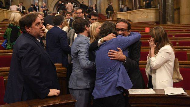 سپین کی مرکزی حکومت نے کاتالونیہ کی پارلیمنٹ کو تحلیل کر دیا