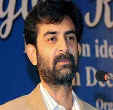 حماد صدیقی کے ساتھ ایک خاتون کو بھی گرفتار کیے جانے کا انکشاف