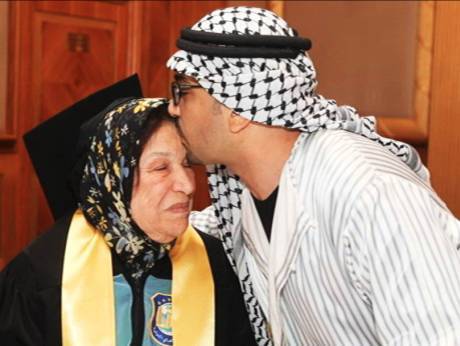 74سالہ فلسطینی خاتون نے پی ایچ ڈی کی ڈگری حاصل کرلی