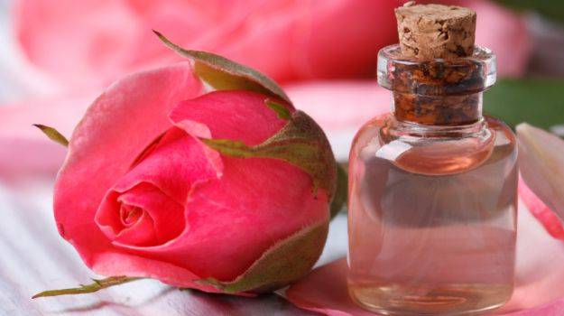 عرق گلاب انسانی جلد کیلئے نایاب